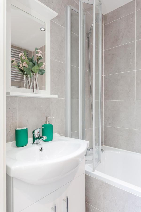2 Bedrooms Serviced Apartment Excel Exhibition Centre, O2 Arena, Stratford Olympic City, Forest Gate, Central London Exteriör bild